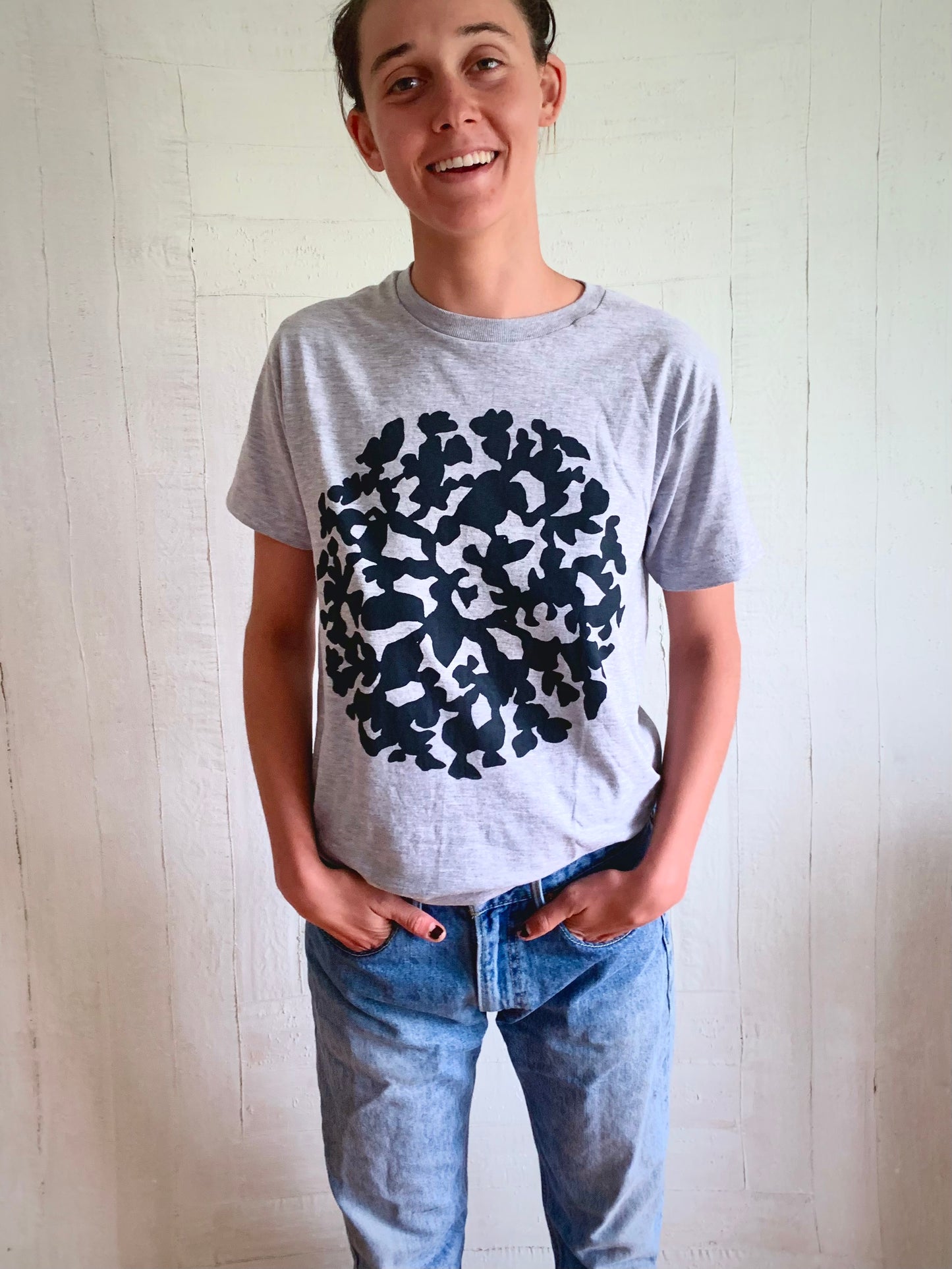 Manito Bouquet Graphic Tee in Heather Grey, Every-body Fit